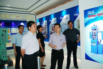 2010年，浙江省副省長王建滿考察天通