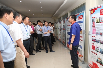 2018年6月，嘉興市上市公司黨建和人才工作會議現(xiàn)場會在天通舉行